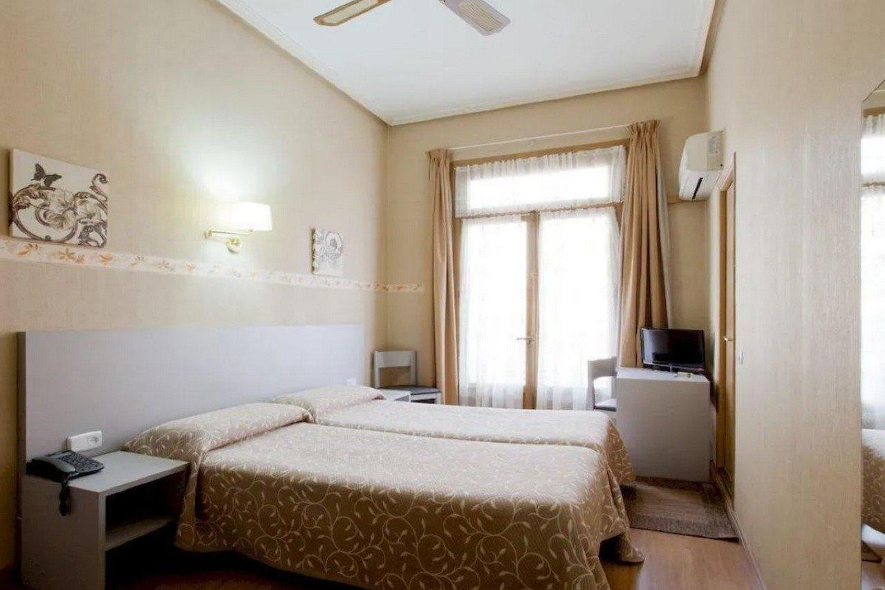 Hostal Andorra Madrid Bagian luar foto