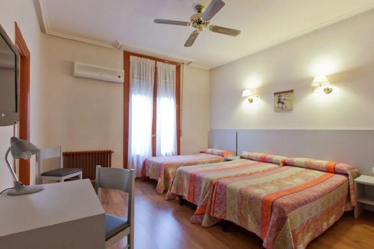 Hostal Andorra Madrid Bagian luar foto