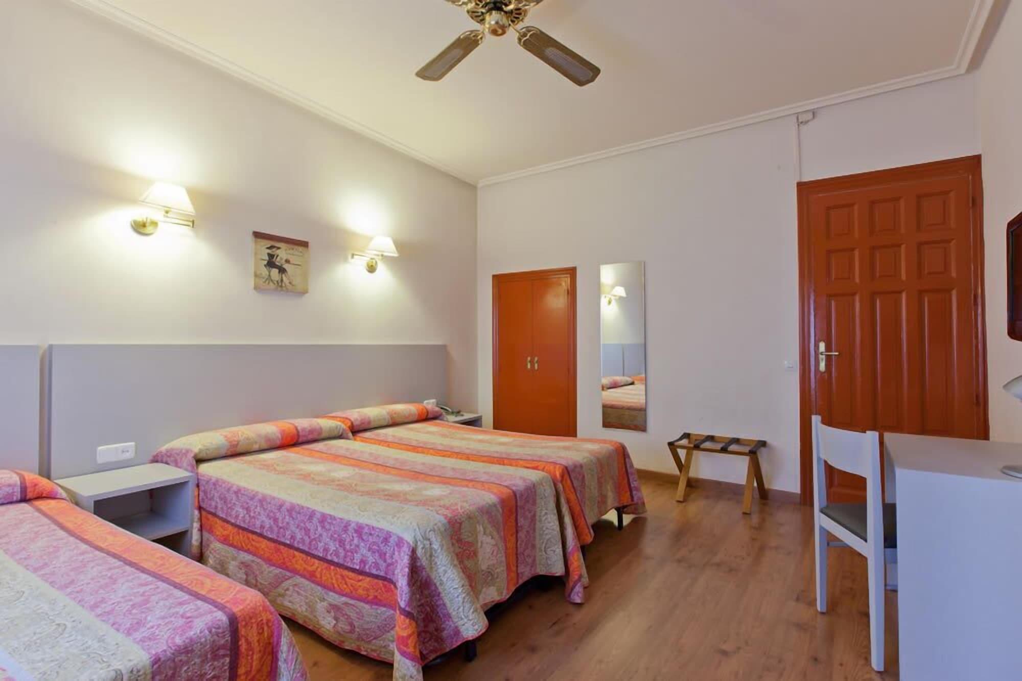 Hostal Andorra Madrid Bagian luar foto