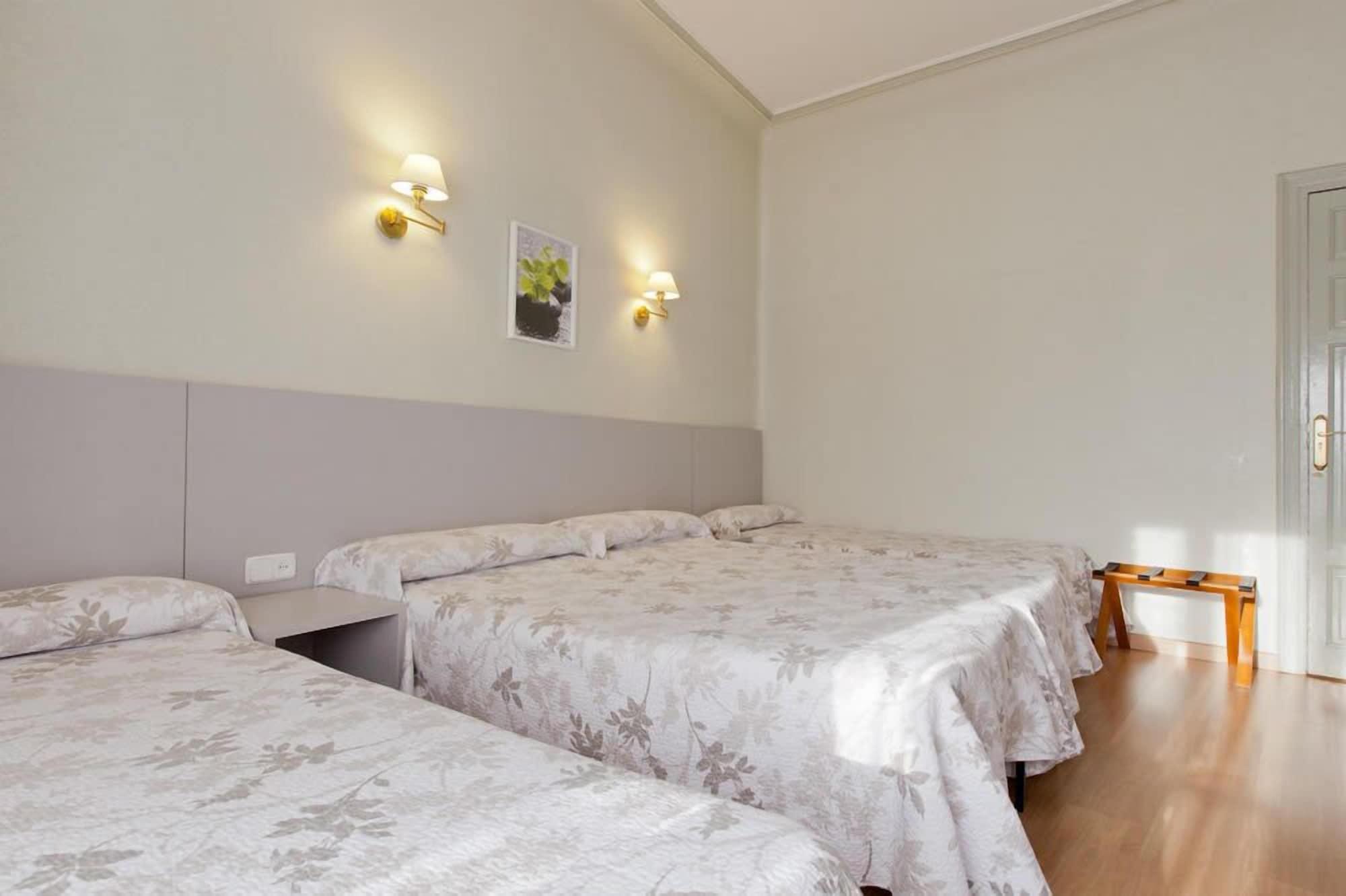 Hostal Andorra Madrid Bagian luar foto