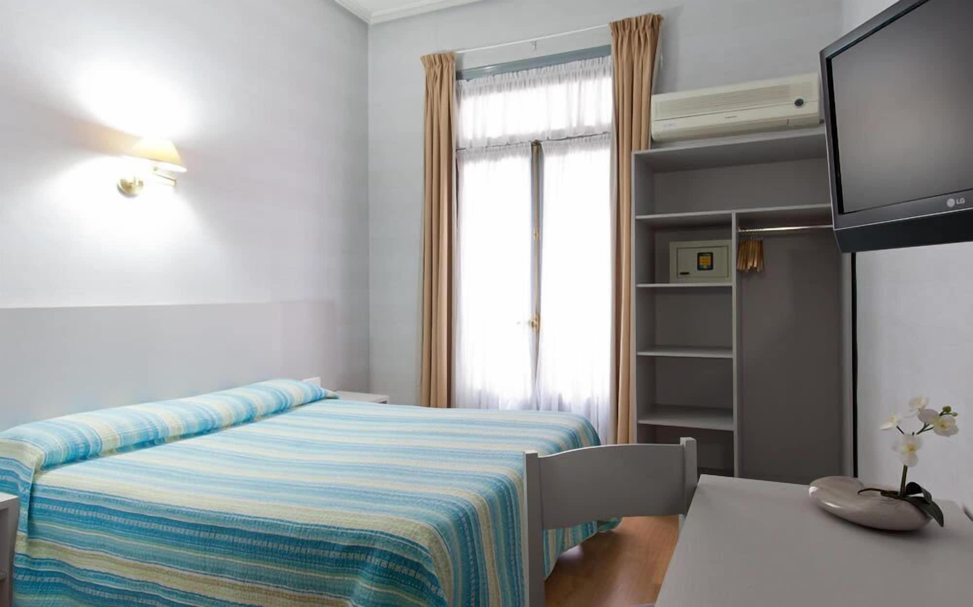 Hostal Andorra Madrid Bagian luar foto