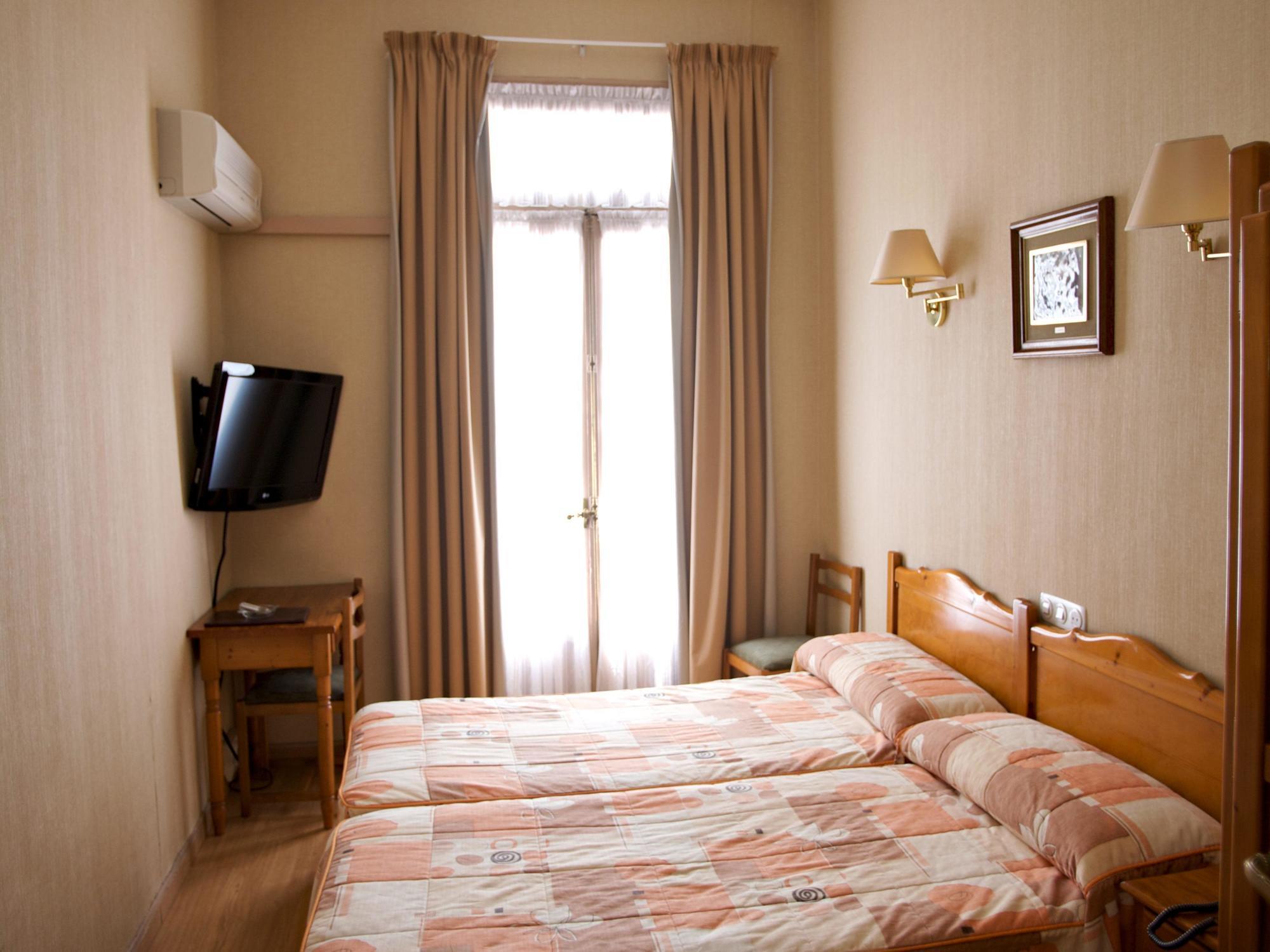 Hostal Andorra Madrid Bagian luar foto