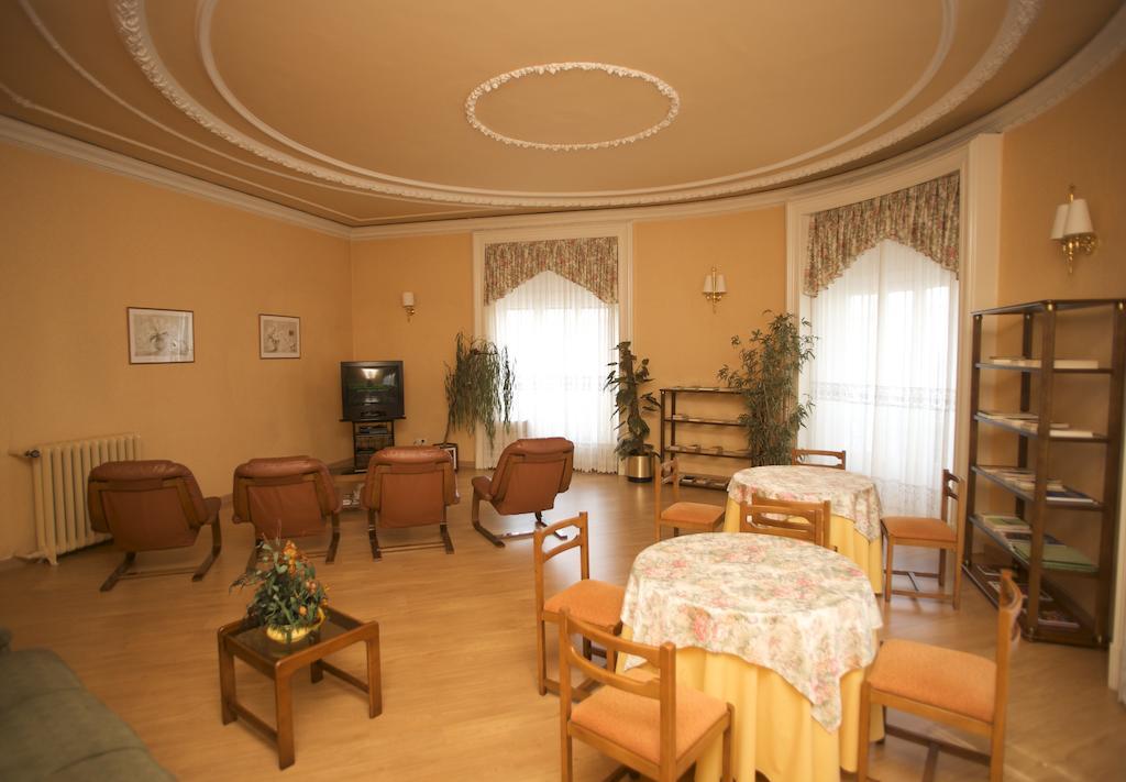 Hostal Andorra Madrid Bagian luar foto