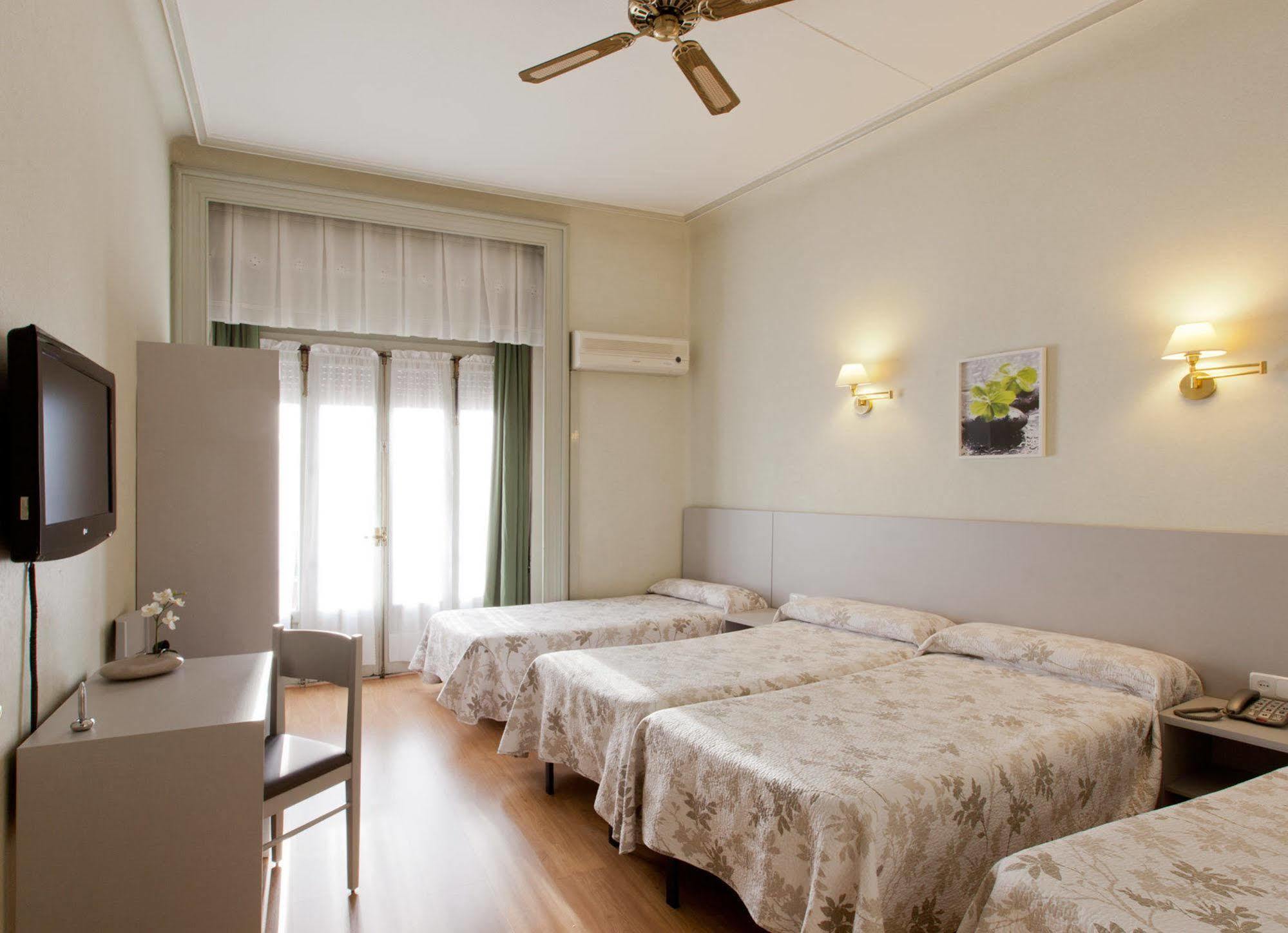 Hostal Andorra Madrid Bagian luar foto